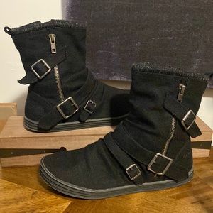 Blowfish black felt ankle booties with buckles 8.5